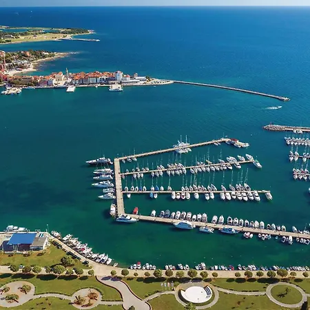 Awesome In Novigrad With Swimming Pool Апартаменты *