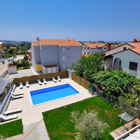 Awesome In Novigrad With Swimming Pool Апартаменты *