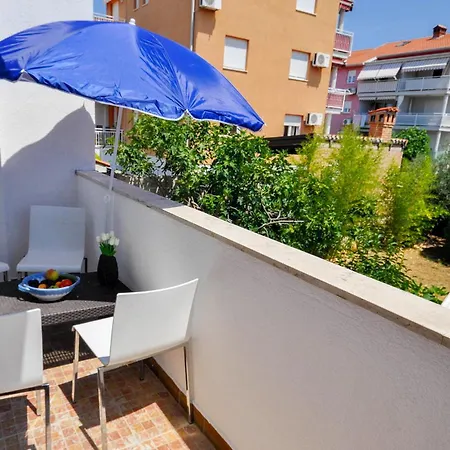 Awesome In Novigrad With Swimming Pool Apartamento Novigrad Istria